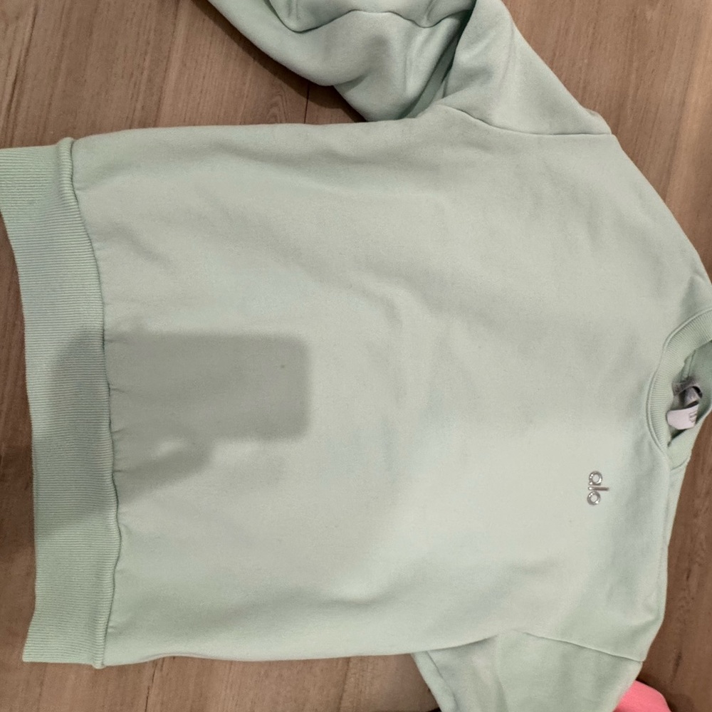 ALO Yoga Spearmint Sz XS Accolade crew